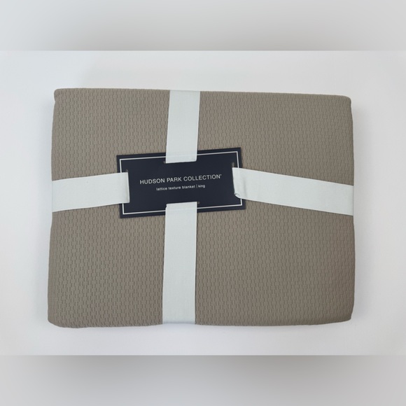 Hudson Park Collection Lattice Texture King Blanket Pewter - Picture 1 of 6